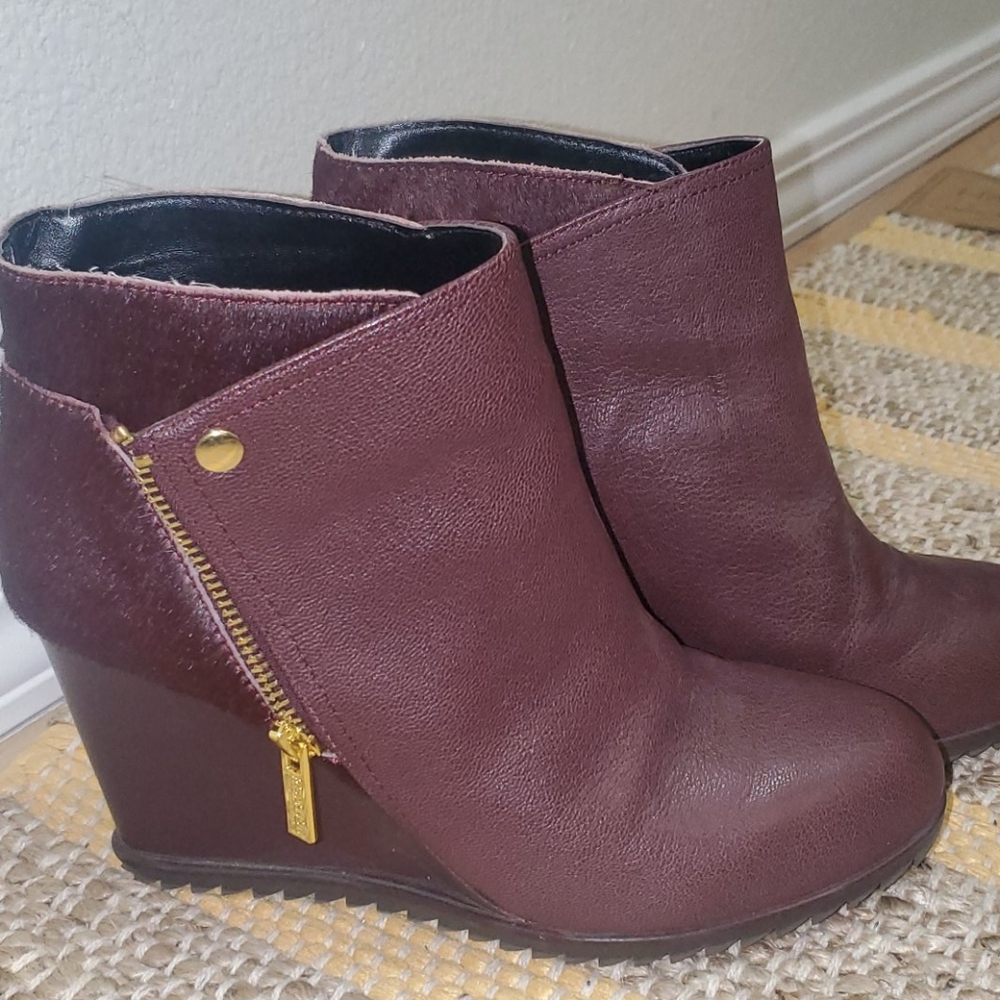 Maroon Kenneth Cole Reaction booties